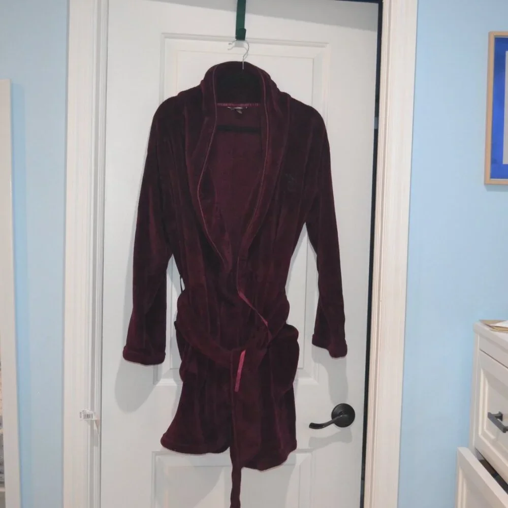 Victoria Secret women fluffy bath robe. Size Small and X/SMALL. Color burgundy. - Picture 8 of 8
